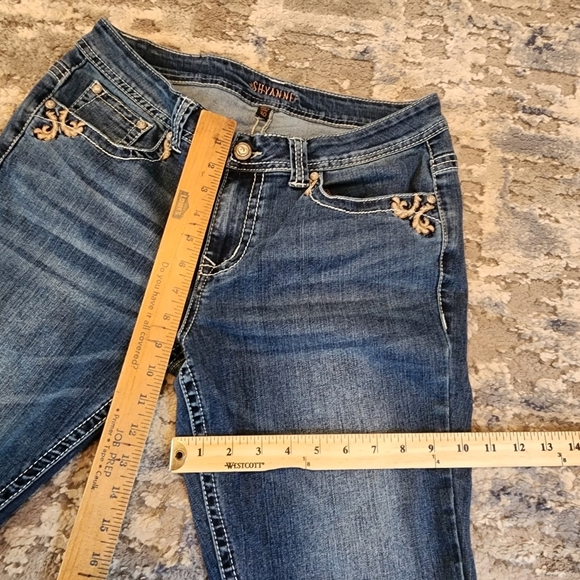 Shyanne bootcut embroidered jeans.  Women's size 30 Short. 31" inseam. - Picture 13 of 14